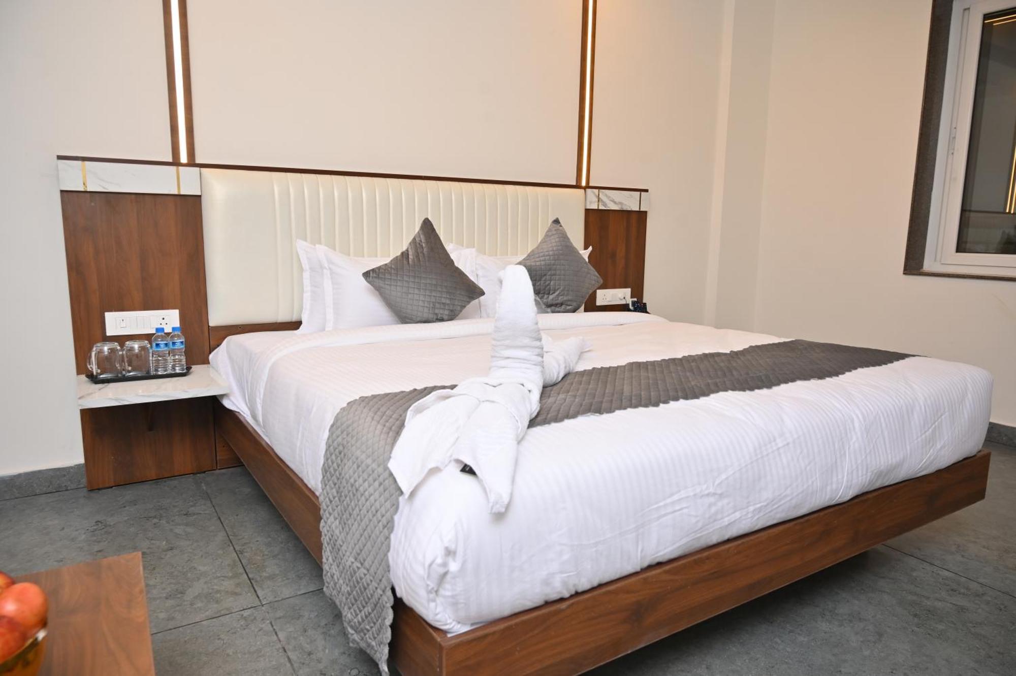 Hotel Shri Devi Comforts Inn Bhatkal Bagian luar foto