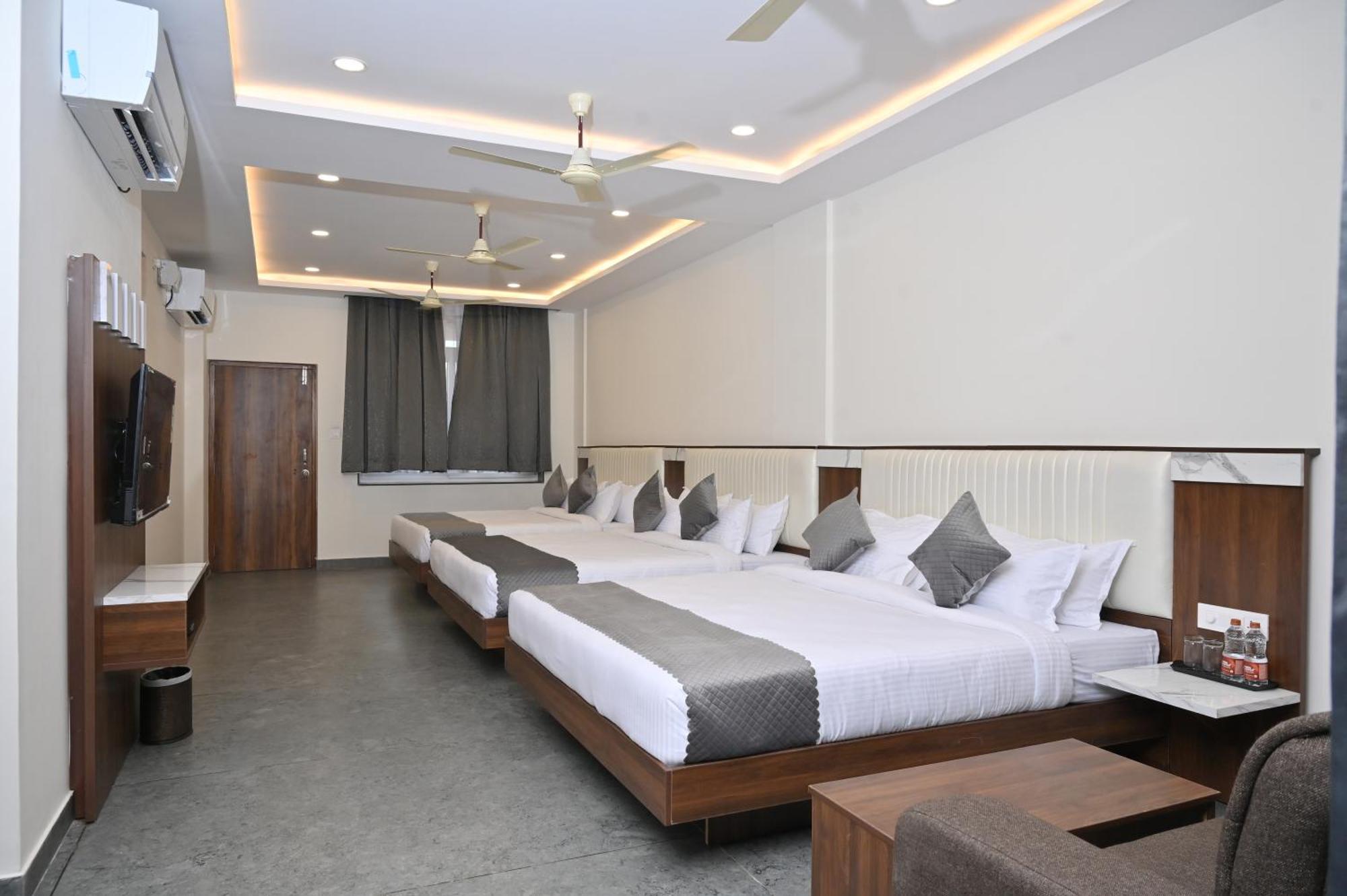 Hotel Shri Devi Comforts Inn Bhatkal Bagian luar foto