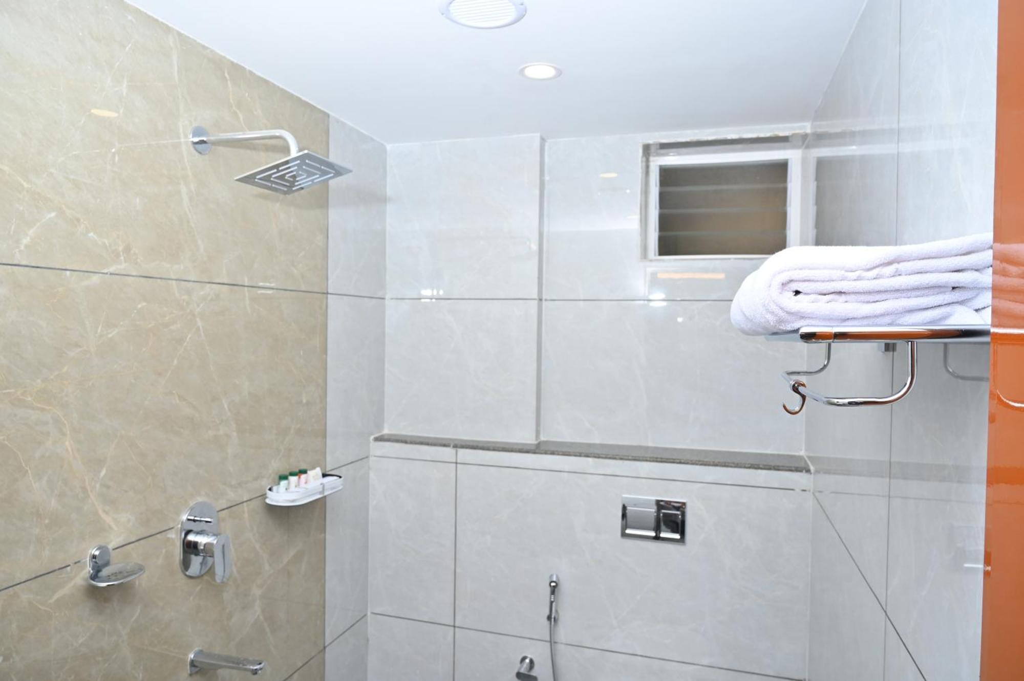 Hotel Shri Devi Comforts Inn Bhatkal Bagian luar foto