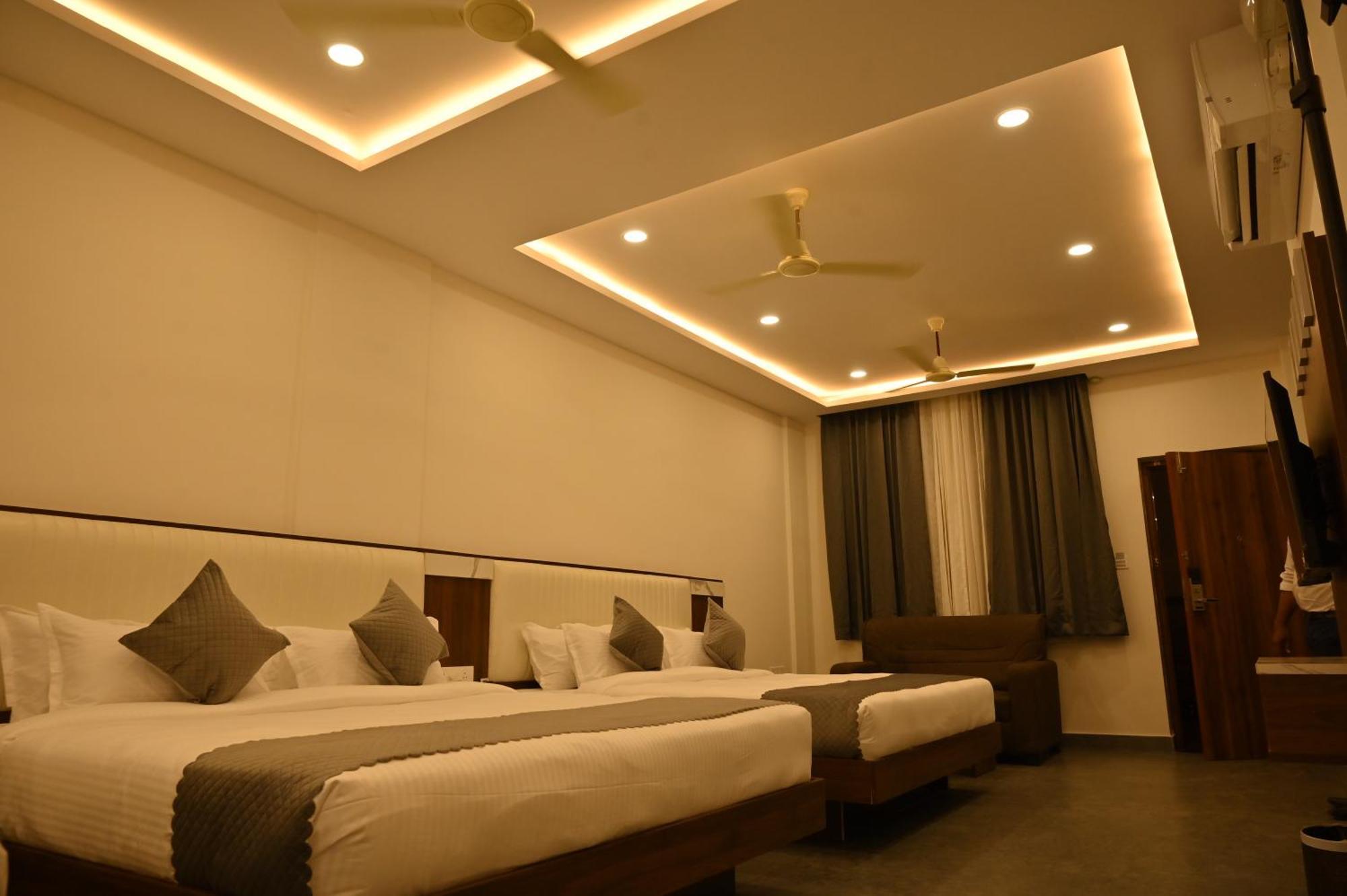 Hotel Shri Devi Comforts Inn Bhatkal Bagian luar foto