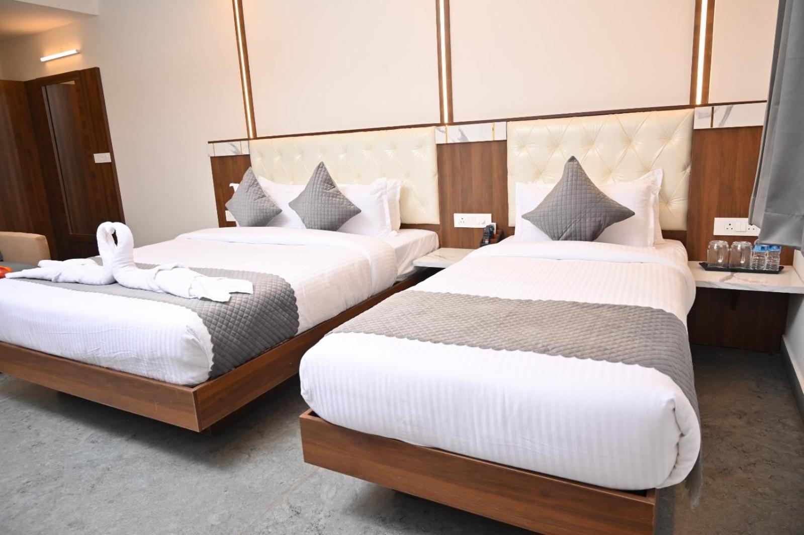 Hotel Shri Devi Comforts Inn Bhatkal Bagian luar foto