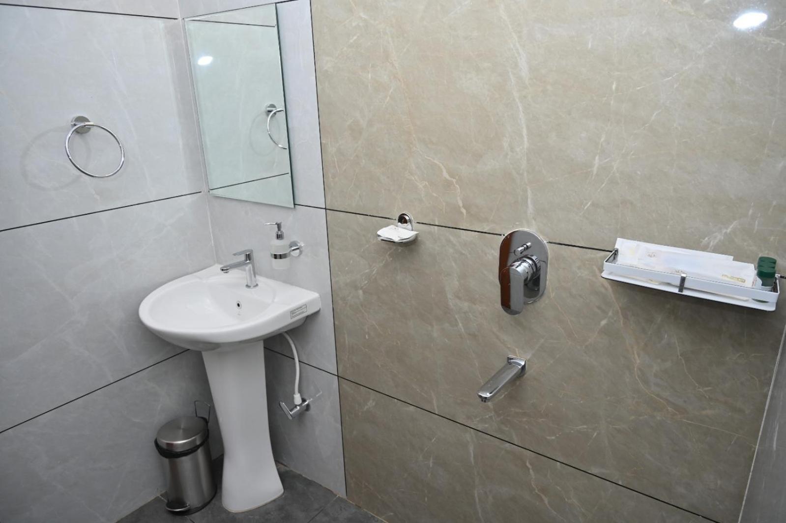 Hotel Shri Devi Comforts Inn Bhatkal Bagian luar foto